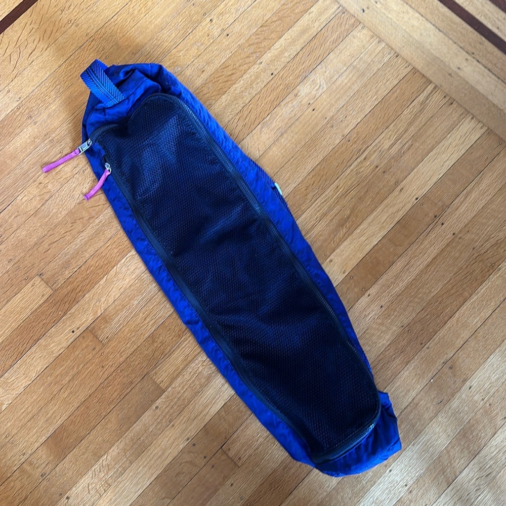 Lululemon yoga mat bag with external pocket